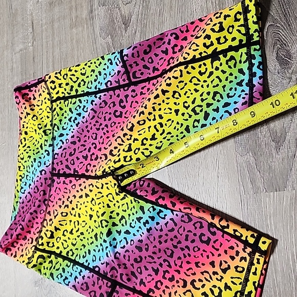 Zyia Active Rainbow Leopard Light N Tight Pocket Hustle Shorts M - Picture 9 of 9